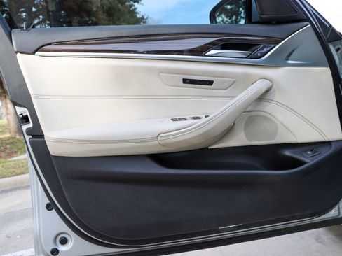 Used 2017 BMW 540i xDrive image 13