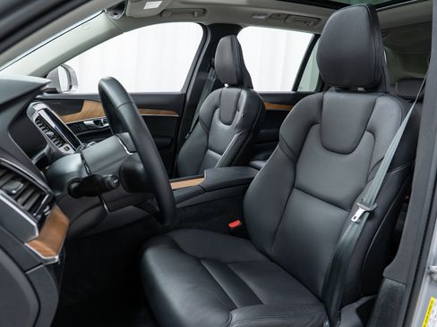 Used 2024 Volvo XC90 T8 Plus w/ Protection Package Premier image 13