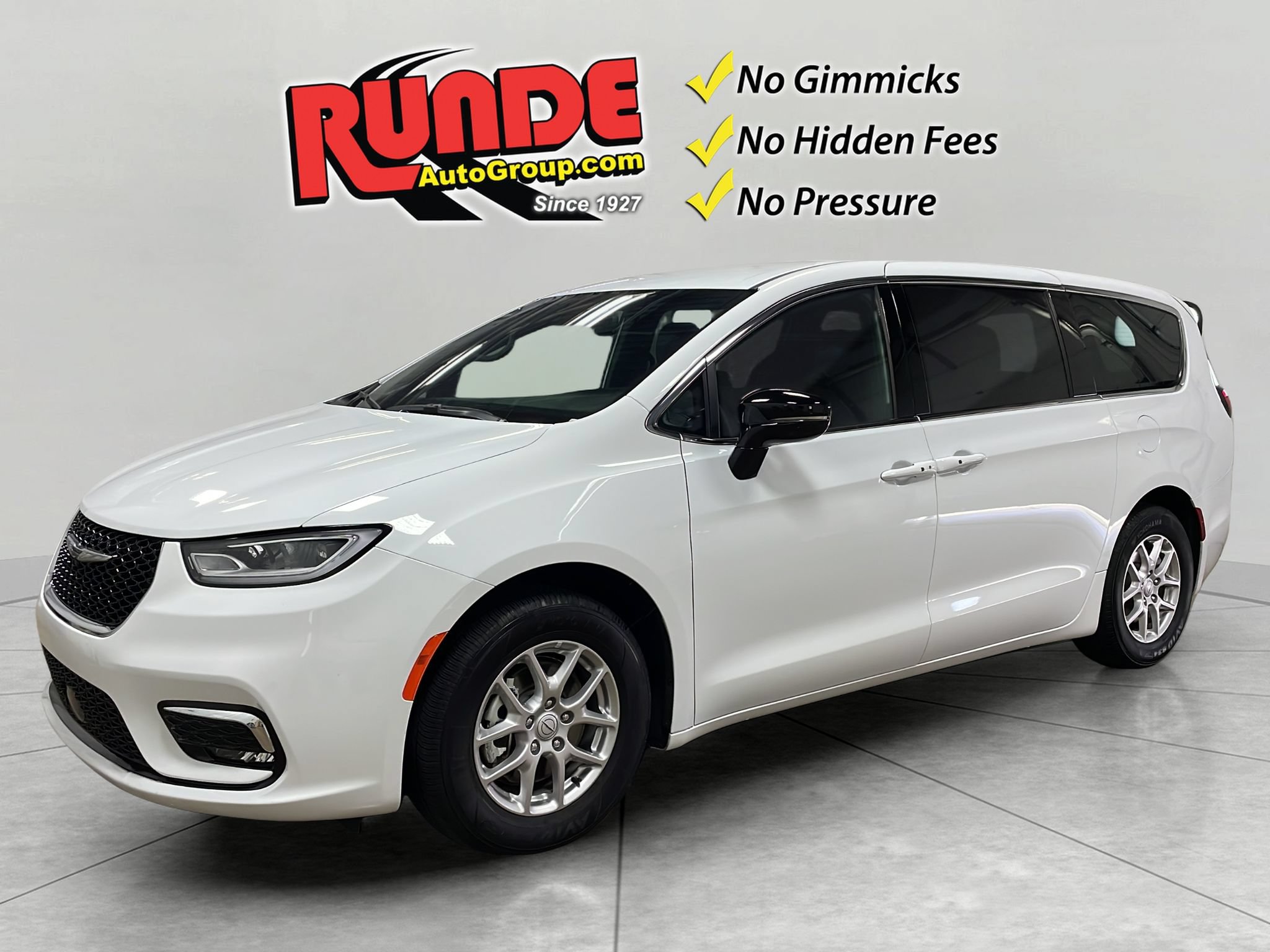Used 2026 Chrysler Pacifica Select FWD image 1