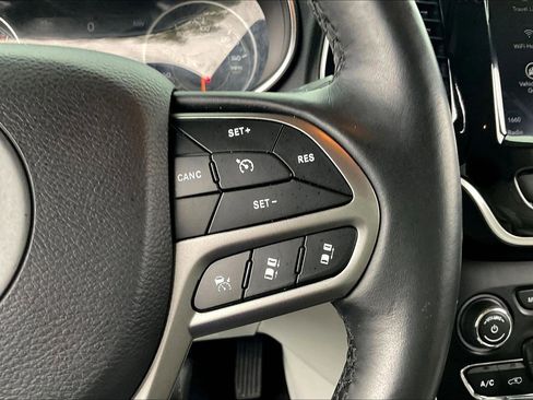 Used 2019 Jeep Cherokee Limited w/ Technology Group image 20