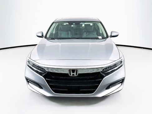 Used 2019 Honda Accord Touring image 2