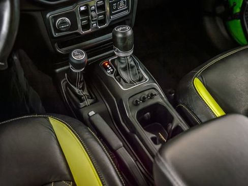 Used 2019 Jeep Wrangler Unlimited Sahara AWD/4WD image 35