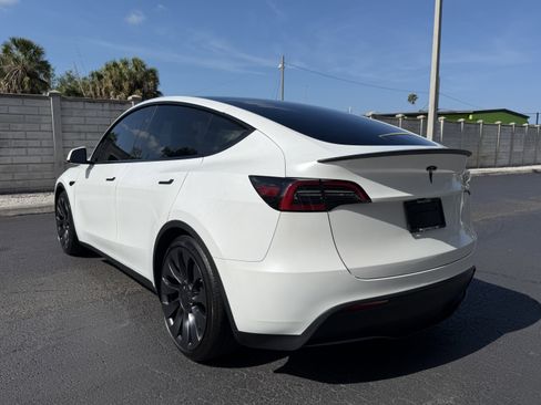 Used 2024 Tesla Model Y Performance AWD/4WD image 3