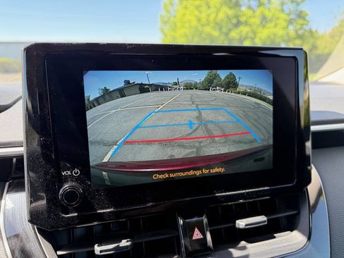 Used 2025 Toyota Corolla LE FWD image 11