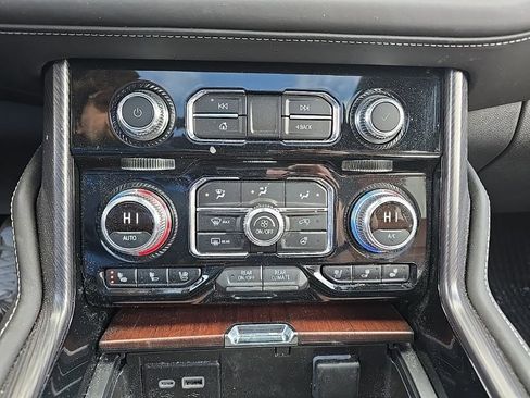 Used 2024 GMC Yukon XL Denali Ultimate image 31