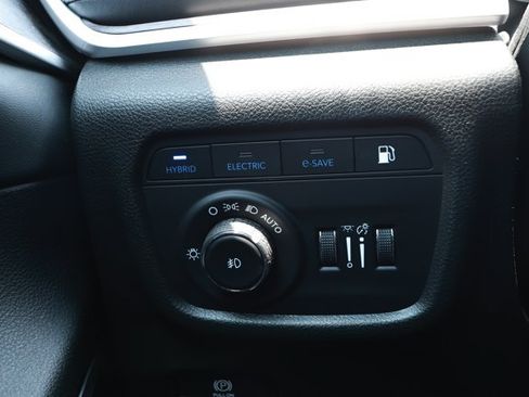 Used 2023 Jeep Grand Cherokee 4WD 4xe image 15