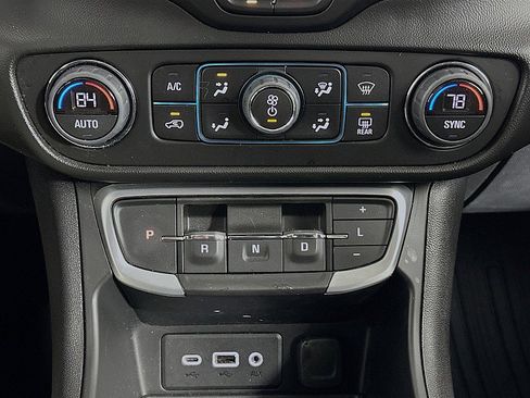 Used 2022 GMC Terrain SLE w/ Driver Convenience Package image 16