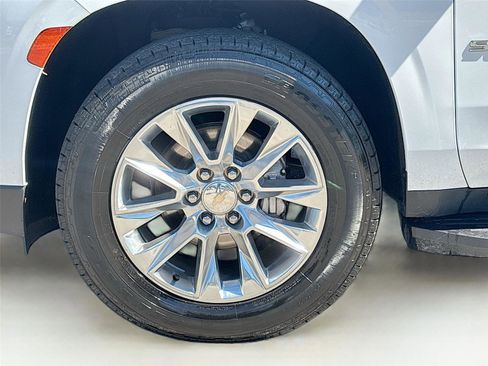 Used 2023 Chevrolet Suburban Premier image 31