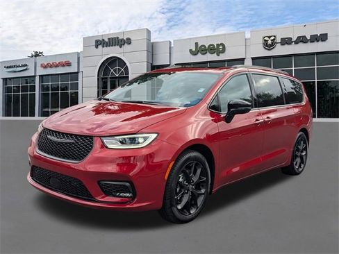 New 2026 Chrysler Pacifica Limited w/ S Appearance Package image 8
