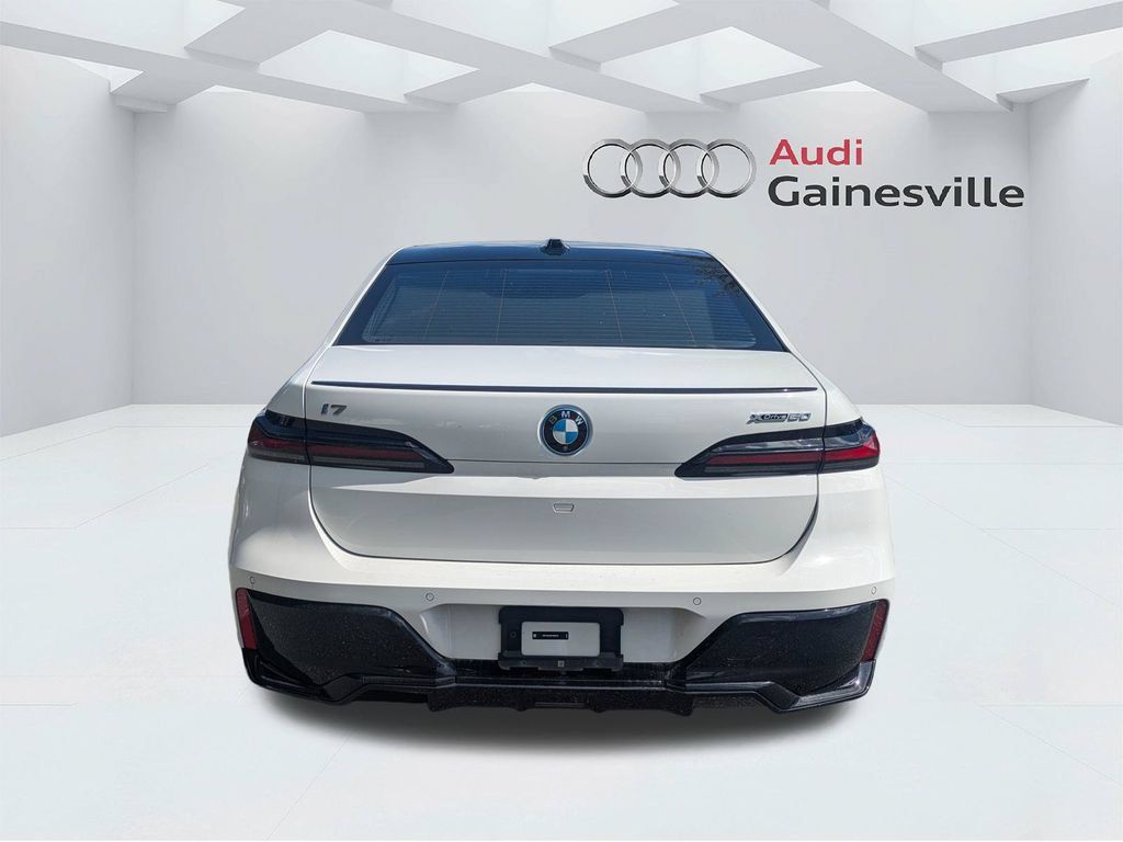 Used 2023 BMW i7 xDrive60 w/ Parking Assistance Package AWD/4WD image 7