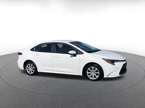 Used 2023 Toyota Corolla LE FWD image 2