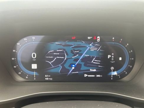 Certified 2025 Volvo XC40 B5 Plus AWD/4WD image 21