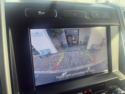 Used 2020 Ford F150 Lariat image 12