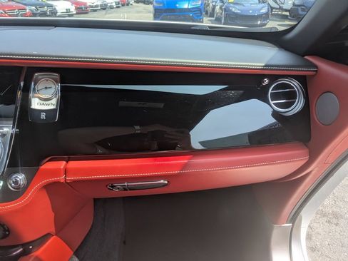 Used 2018 Rolls-Royce Dawn RWD image 47