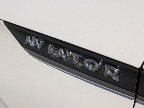 Used 2022 Lincoln Aviator Reserve w/ Equipment Group 201A image 9
