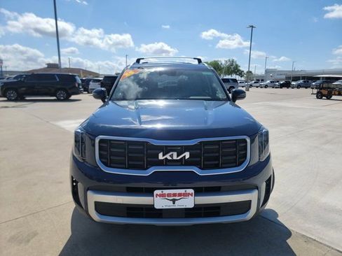 Used 2025 Kia Telluride S AWD/4WD image 2