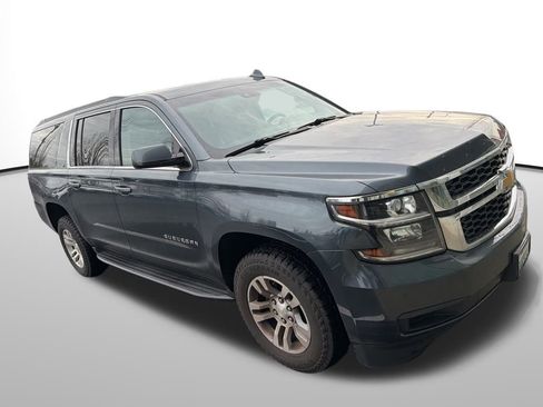 Used 2019 Chevrolet Suburban LT image 3