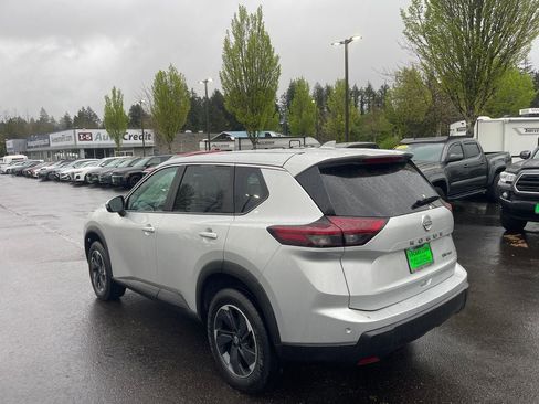Used 2024 Nissan Rogue SV AWD/4WD image 5