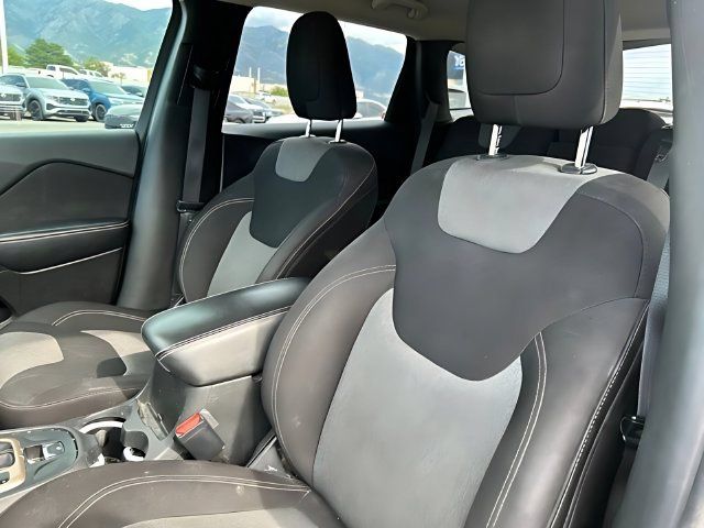 Used 2015 Jeep Cherokee Sport FWD image 21
