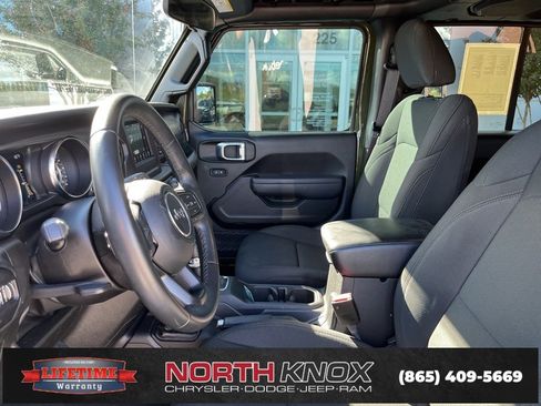 Used 2022 Jeep Wrangler Unlimited Sport image 3