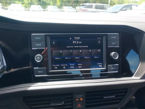 Used 2023 Volkswagen Jetta SE w/ Panoramic Sunroof Package FWD image 12