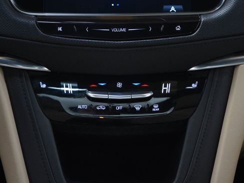 Used 2018 Cadillac XT5 Luxury w/ Driver Awareness Package image 19