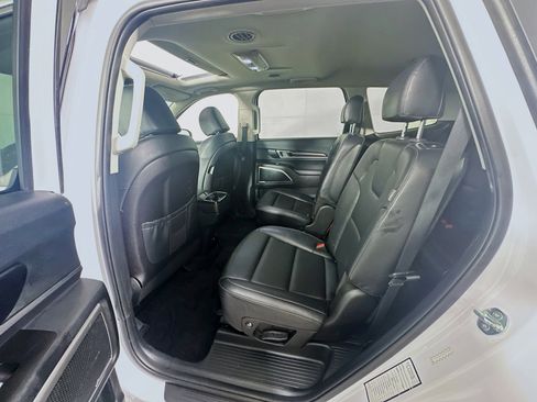 Used 2025 Kia Telluride S FWD image 29
