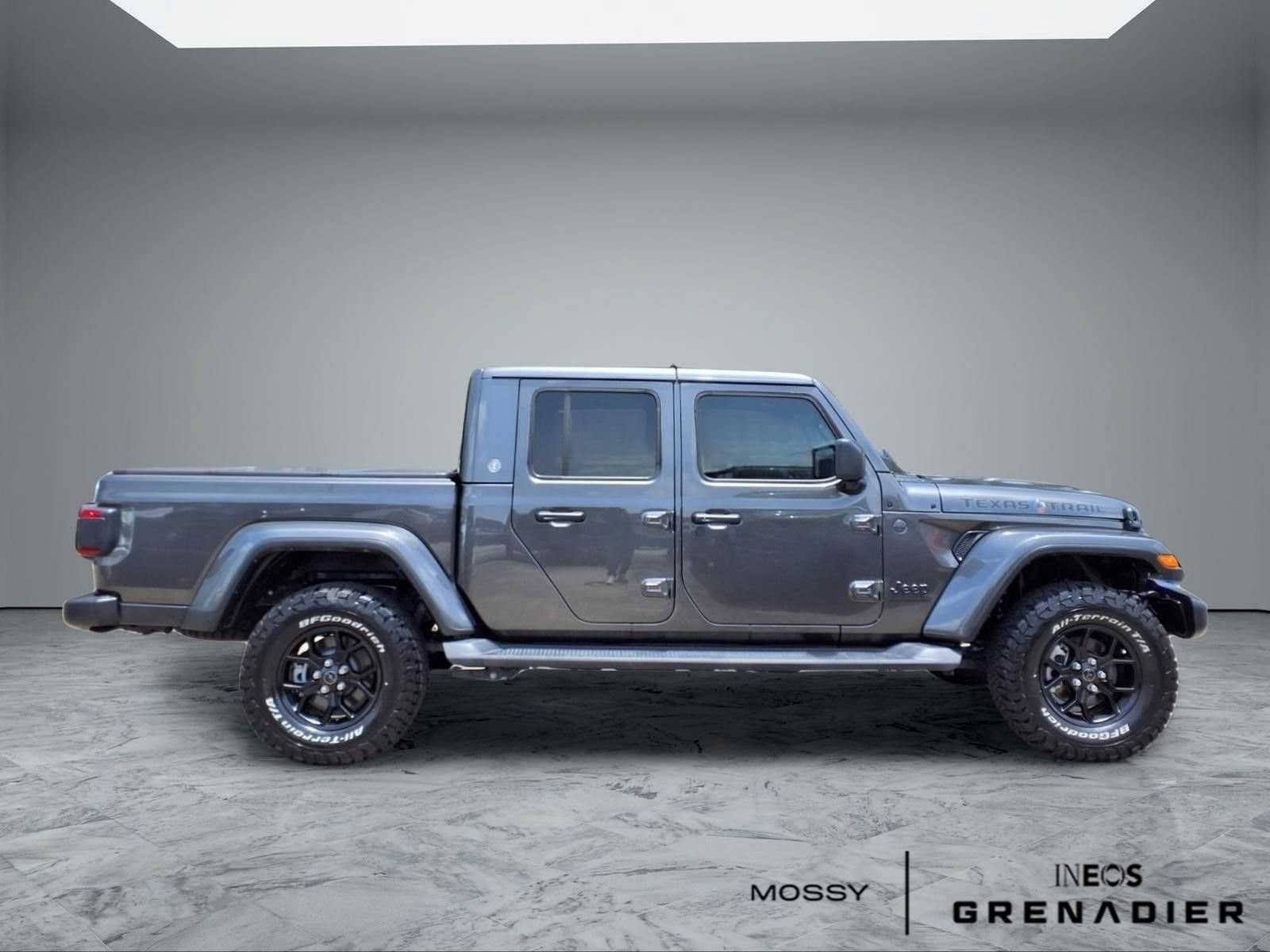 Used 2025 Jeep Gladiator Sport AWD/4WD image 8