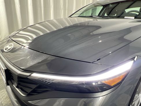 Used 2024 Hyundai Elantra SE image 13
