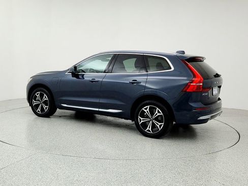 Certified 2022 Volvo XC60 T8 Inscription Expression w/ Climate Package image 7