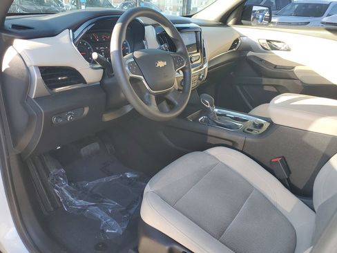 Used 2022 Chevrolet Traverse LS image 18