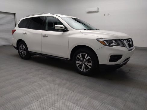 Used 2019 Nissan Pathfinder SV image 13