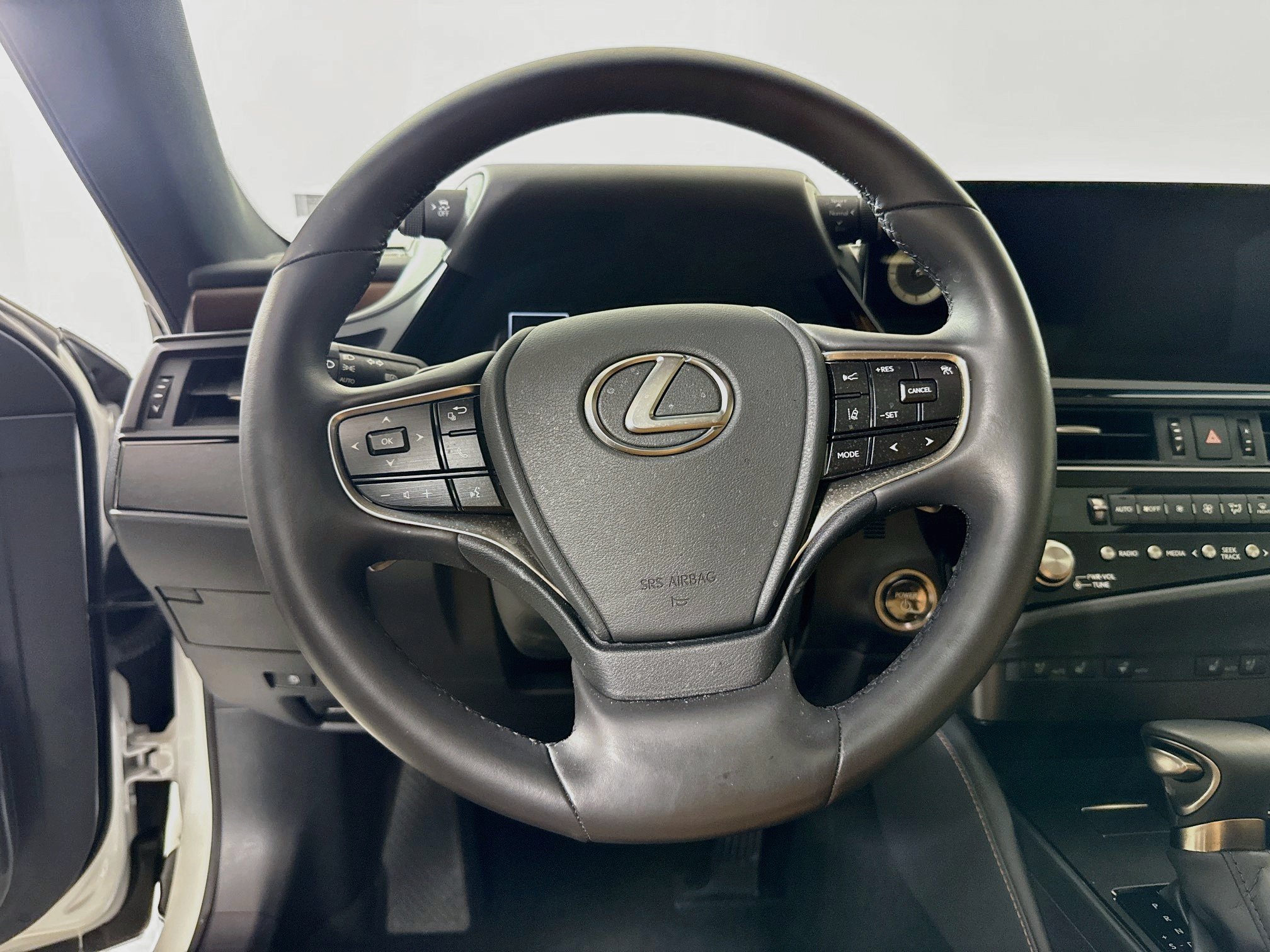 Certified 2025 Lexus ES 300h w/ Premium Package FWD image 12