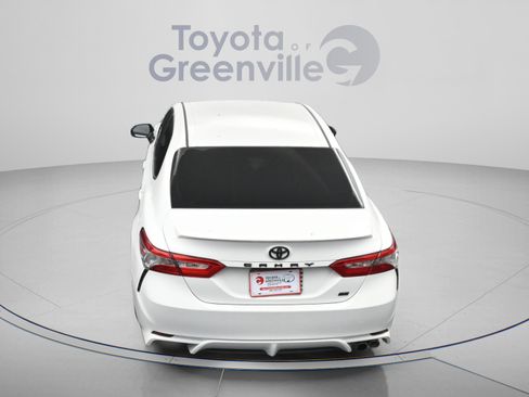Used 2018 Toyota Camry SE FWD image 11