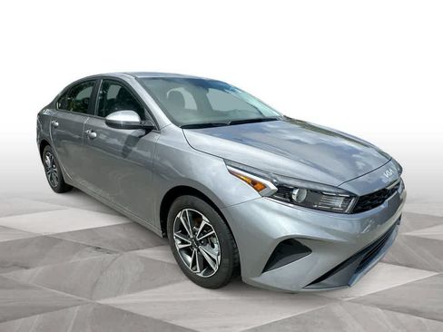 Used 2024 Kia Forte LXS w/ LXS Technology Package FWD image 2