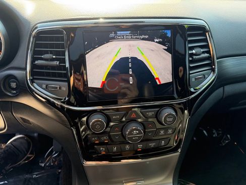 Used 2022 Jeep Grand Cherokee Laredo X RWD image 23