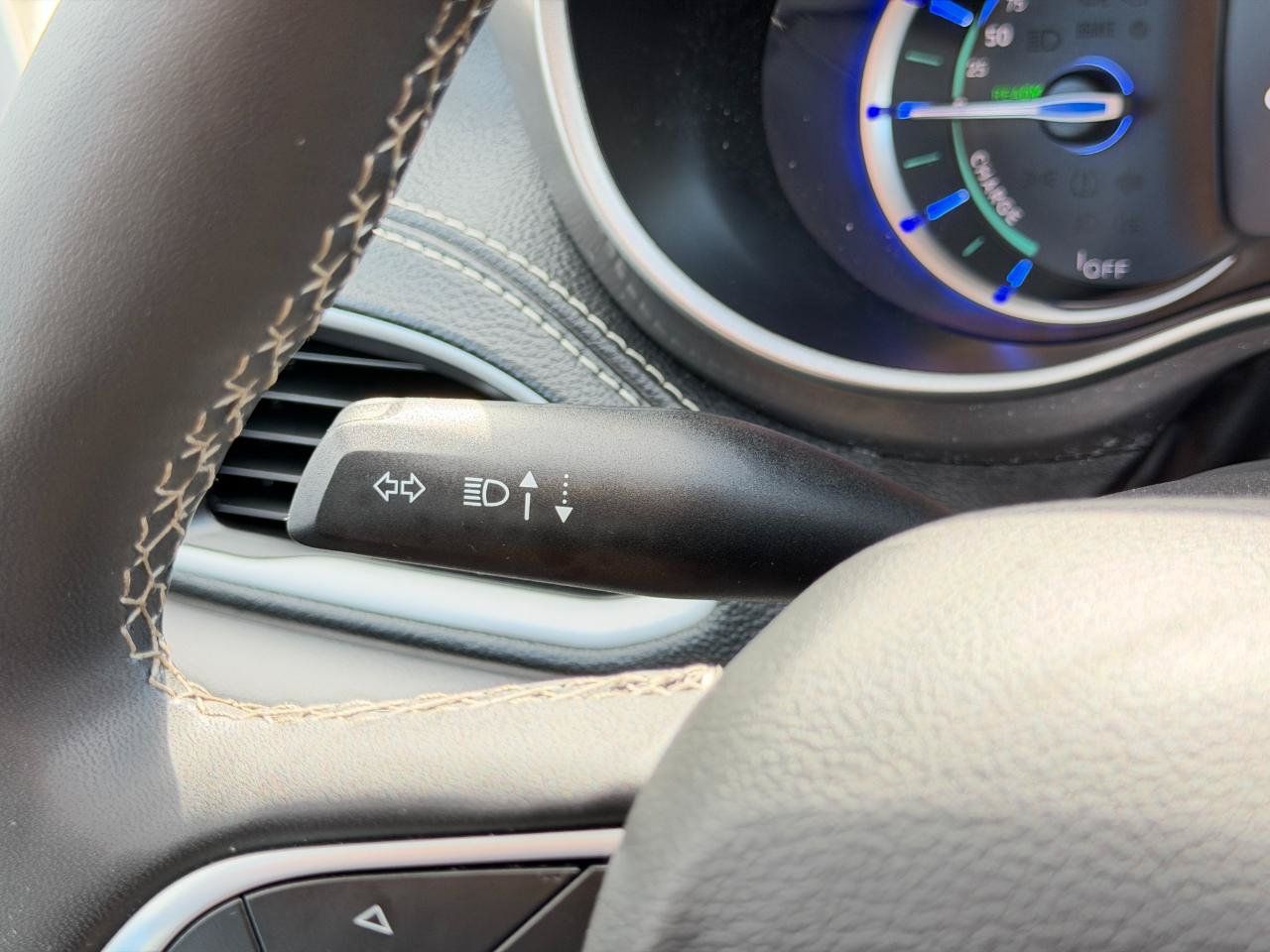 Used 2024 Chrysler Pacifica Limited FWD image 84