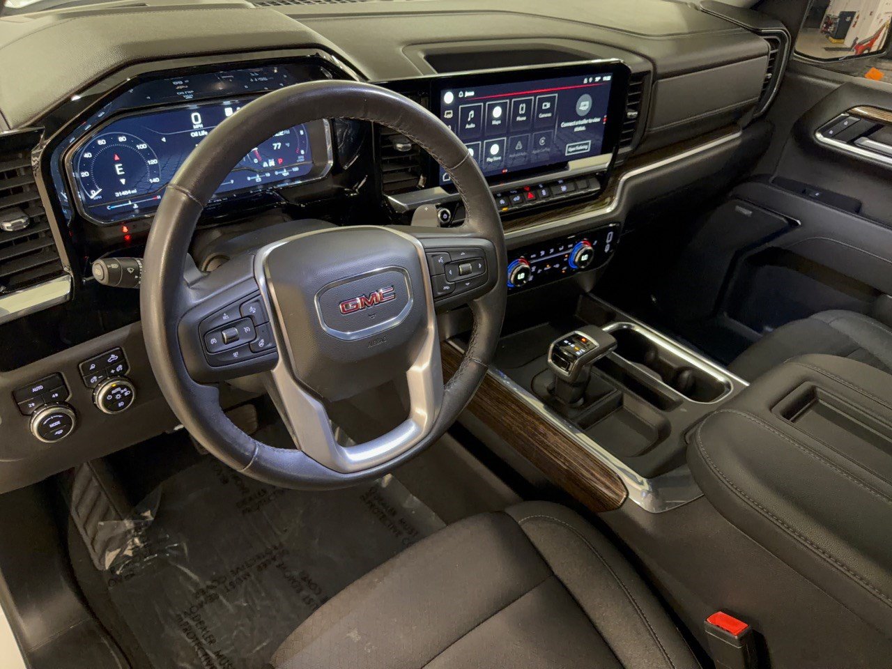 Used 2022 GMC Sierra 1500 Elevation w/ Preferred Package AWD/4WD image 4