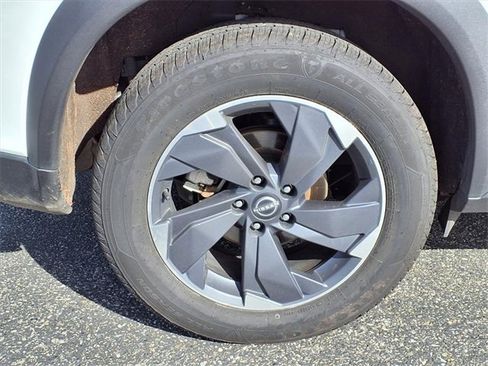 Certified 2024 Nissan Rogue SV image 22