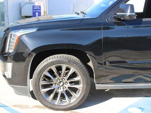 Used 2020 Cadillac Escalade Platinum w/ Escalade Sport Edition image 7