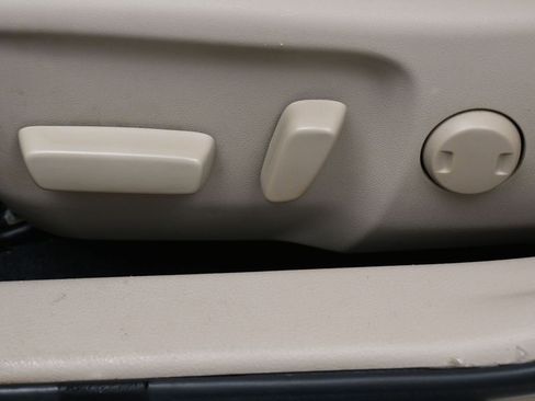 Used 2012 Toyota Camry LE image 10