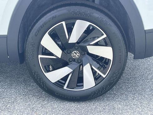 New 2026 Volkswagen Atlas Cross Sport SE FWD image 7