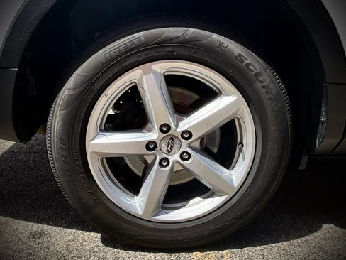 Used 2018 Ford Explorer XLT w/ Equipment Group 202A FWD image 40