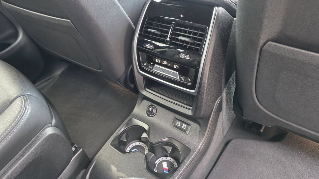 Used 2021 BMW X7 M50i w/ Dynamic Handling Package AWD/4WD image 9
