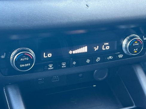 Used 2024 Mitsubishi Outlander SE Black Edition AWD/4WD image 18