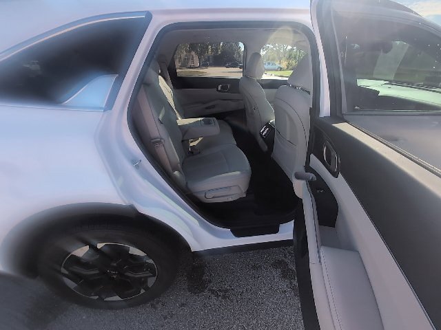 Used 2024 Kia Sorento S w/ Panoramic Sunroof Package FWD image 6