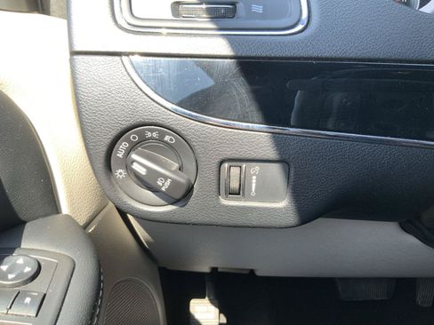 Used 2019 Dodge Grand Caravan SXT FWD image 26
