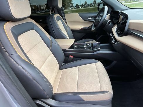 Used 2025 Chevrolet Equinox ACTIV image 14