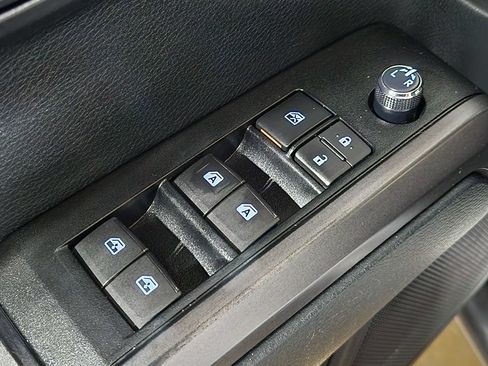 Used 2018 Toyota Tacoma TRD Off-Road AWD/4WD image 43