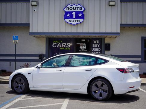Used 2023 Tesla Model 3 Standard Range RWD image 6